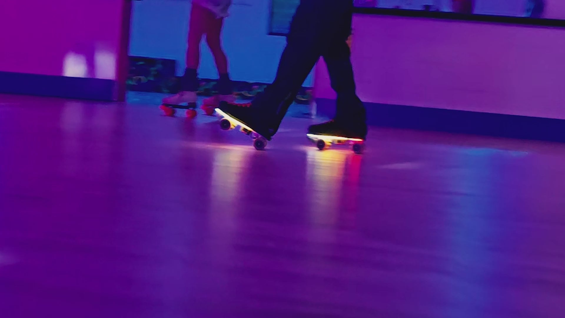 Video of neogleamz SK8Lytz SOULZ Roller Skate Lights in Fire Music Mode