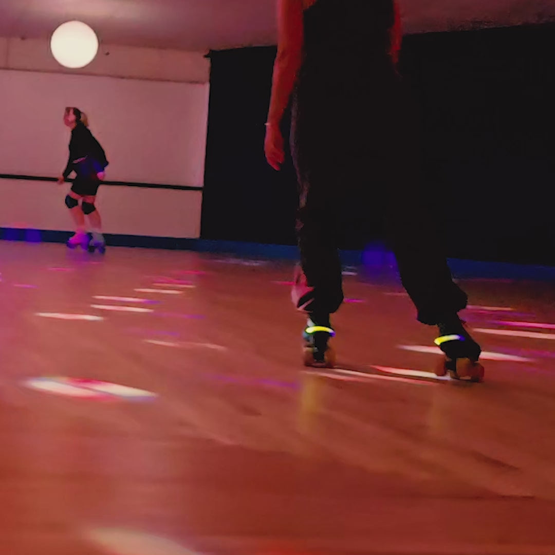 Video of neogleamz SK8Lytz CLIPZ Roller Skate Heel Lights